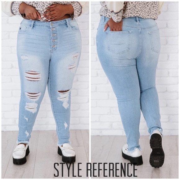 Kancan Jean Women’s Size 15/31 Medium Wash At Last Distressed Button Fly Jeans - Picture 2 of 13